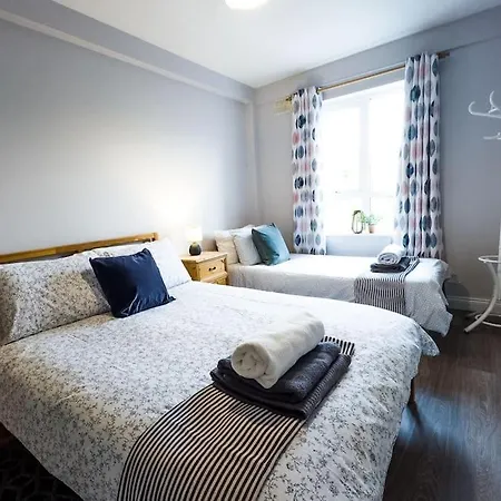 Apartment Centrally Located At The Shore -