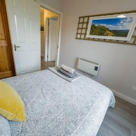 Apartment Centrally Located At The Shore - *