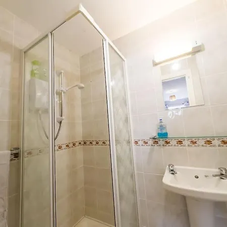 Apartment Centrally Located At The Shore - *