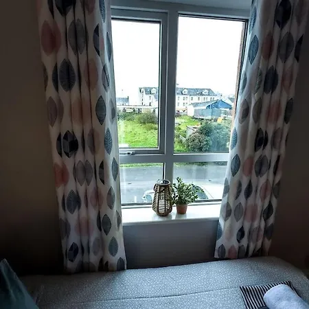 Centrally Located At The Shore - Apartment
