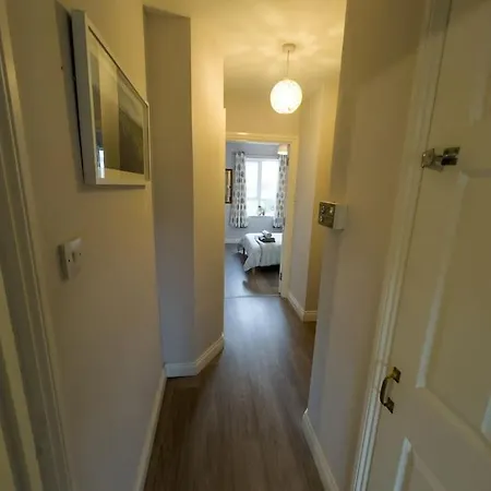 Apartment Centrally Located At The Shore - *